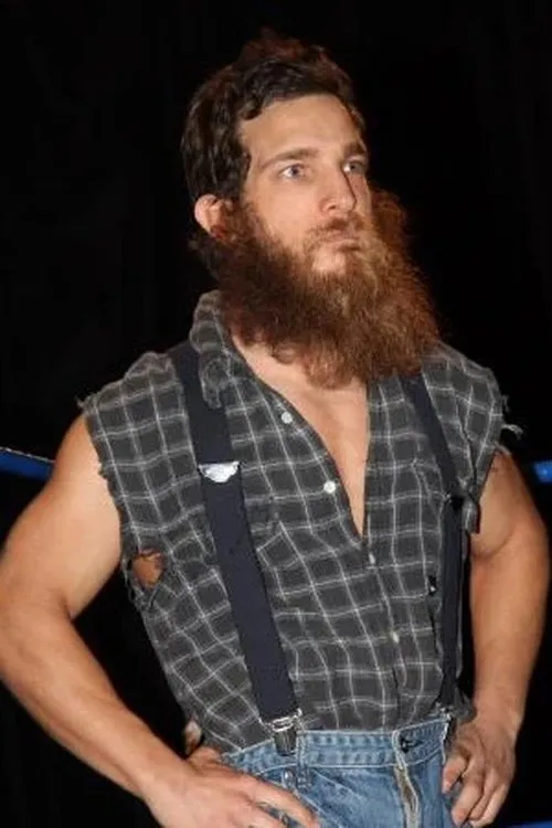 Grizzly Redwood interpretando a Mitch Franklin