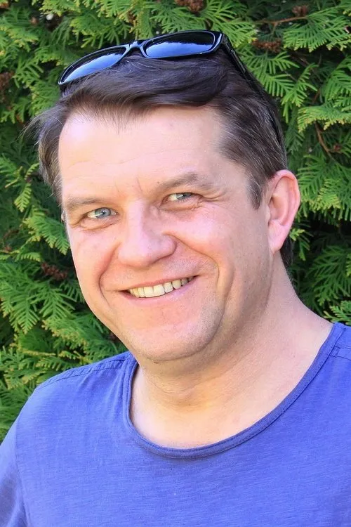 Grzegorz Gzyl interpretando a Kubek