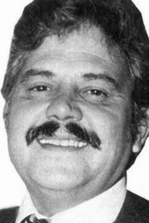 Guilherme Corrêa interpretando a Téo