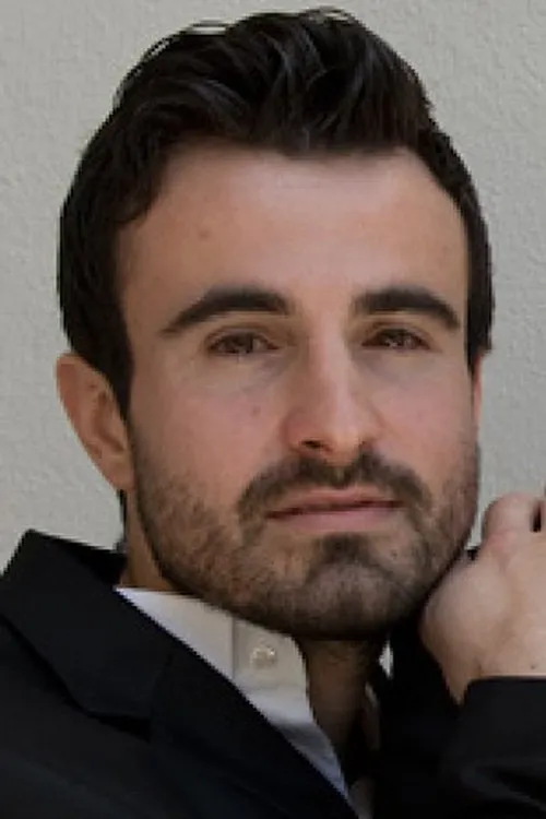 Guillermo Cruz interpretando a