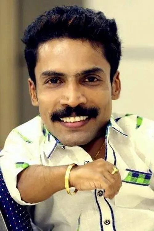 Guinness Pakru interpretando a Kavi Shivan