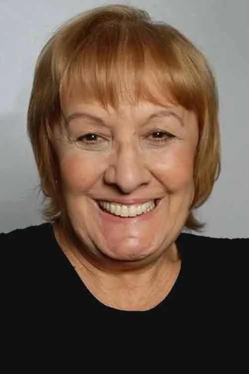 Gül Yalaz interpretando a 