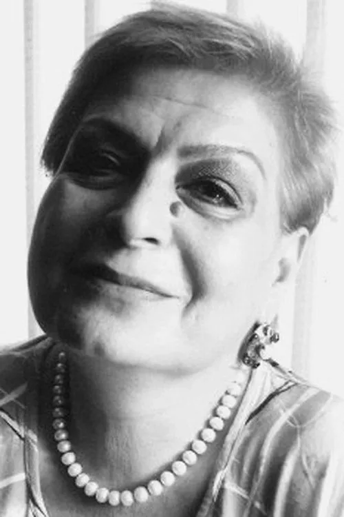 Gülsan Qurbanova interpretando a Sona