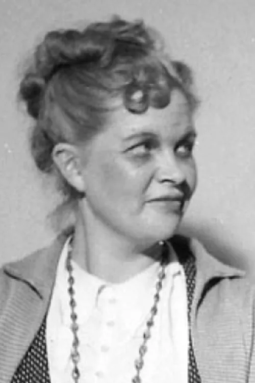 Gun Adler interpretando a Nurse in Brede's Home (uncredited)