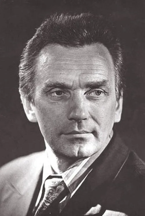 Gunārs Cilinskis interpretando a kapteinis Arvids