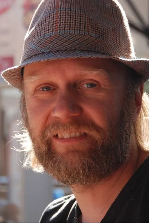 Hampus Andersson-Gill ha trabajado con Gustave Lund en 1 ocasiones