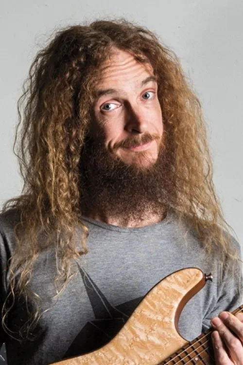 Guthrie Govan interpretando a guitar