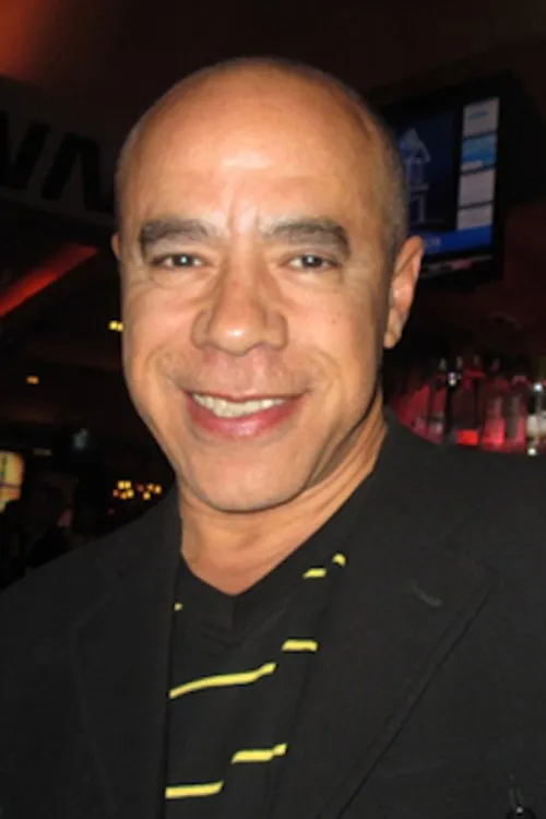 Guy DiSilva interpretando a 