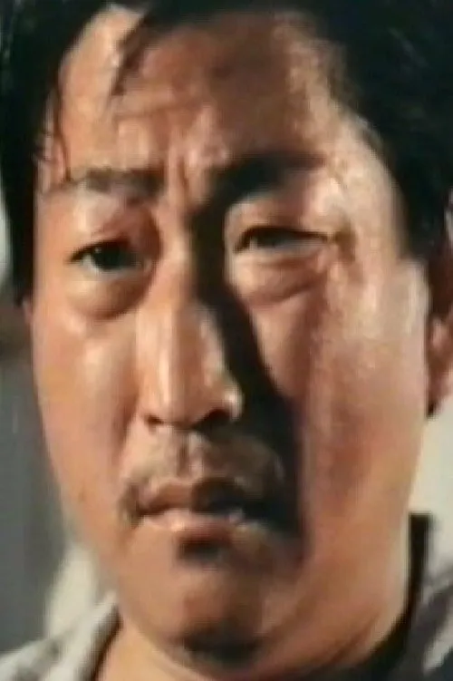 Gwan Jing-Leung interpretando a Yellow Deer