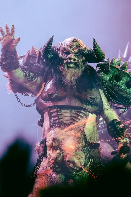 GWAR interpretando a Self