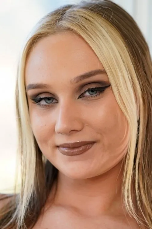 Gwen Vicious interpretando a