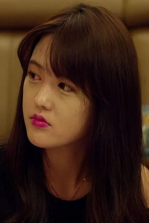 Ha Jin interpretando a