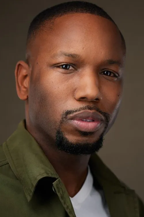 Haas Manning interpretando a Shai