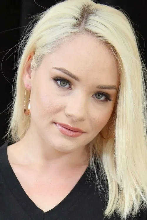 Hadley Mason interpretando a 