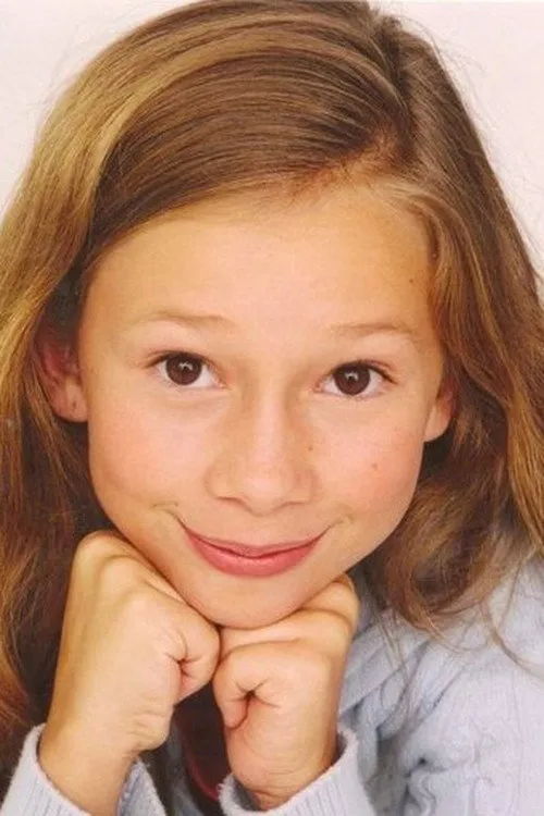 Hailey McCann interpretando a Elizabeth
