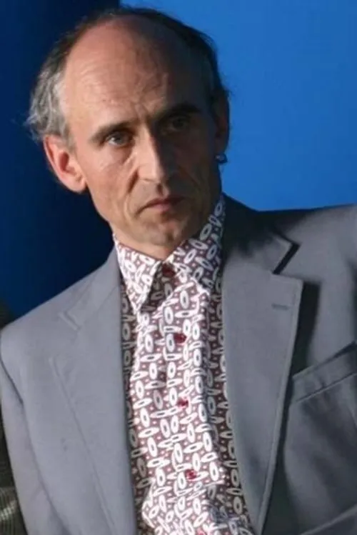 Hairi Vogel interpretando a Professor Lang