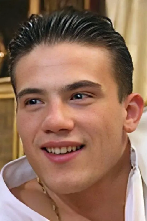 Hakan Serbes interpretando a 