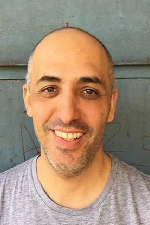 Hakim Romatif interpretando a Le vendeur