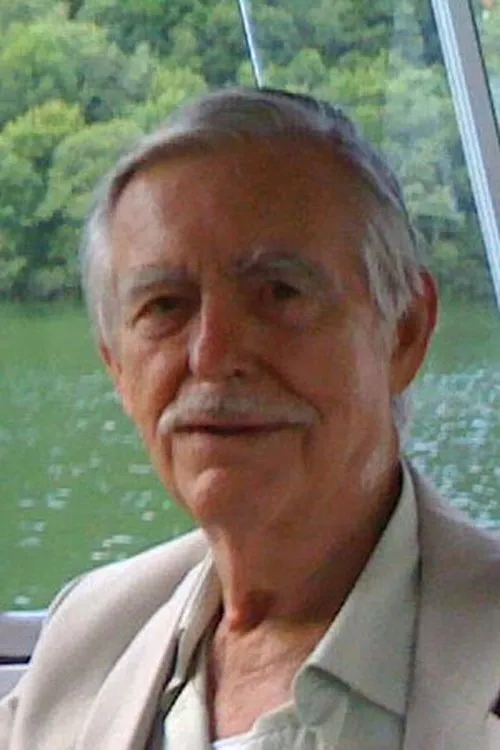 Halton C. Arp interpretando a Himself - Astronomer