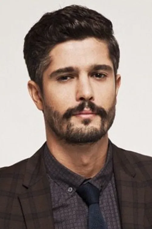 Haluk Piyes interpretando a Hüseyin