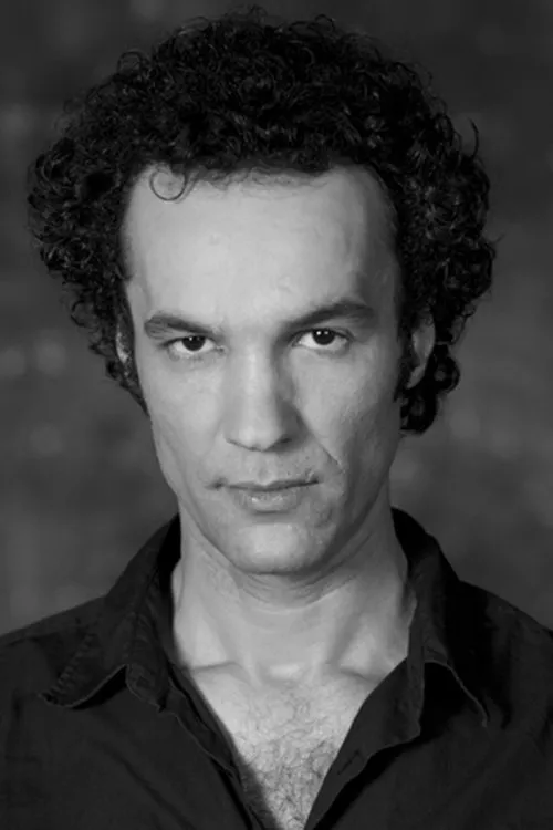 Hamid Krim interpretando a Yussuf