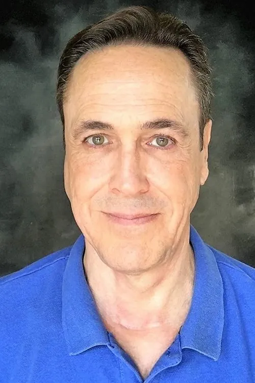 Hamilton Mitchell interpretando a Dr. Dixon