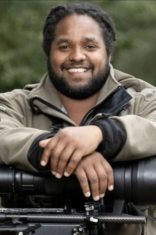 Hamza Yassin — personaje: Self - Camera Operator