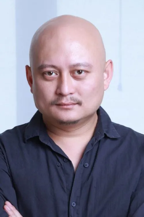 Han Yanbo interpretando a Cha Kun/??