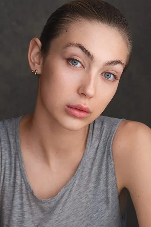 Hana Hrzic interpretando a Alina Petrenkova