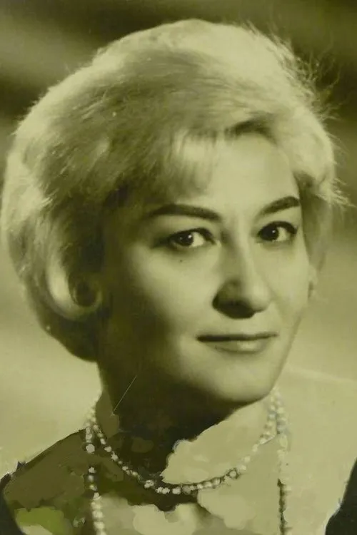 Handan Adalı interpretando a Suzan