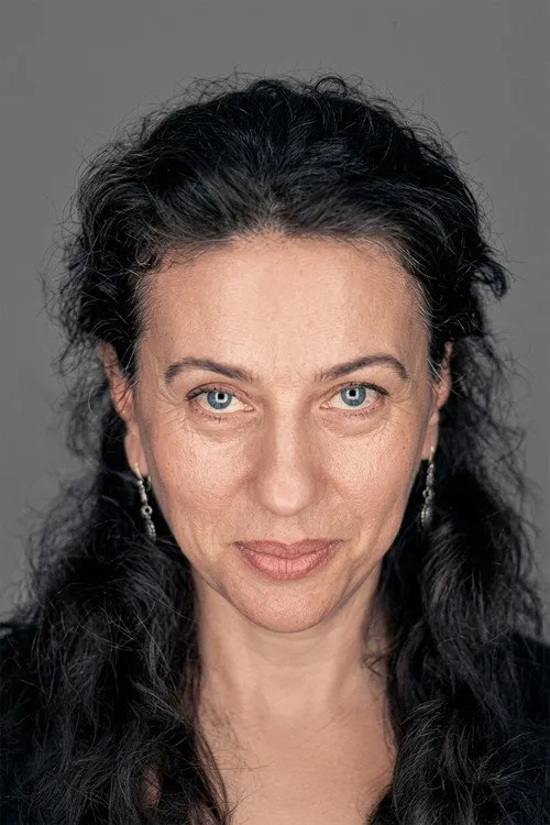 Yesim Ustaoglu ha trabajado con Handan İpekçi en 1 ocasiones