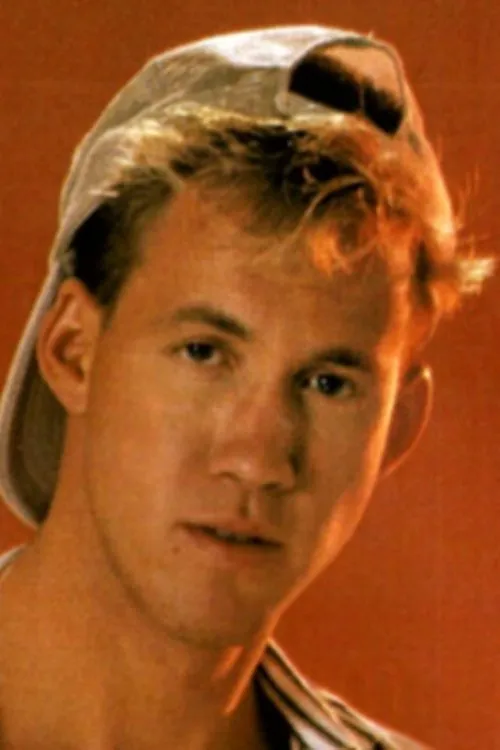 Hank Sterling interpretando a 