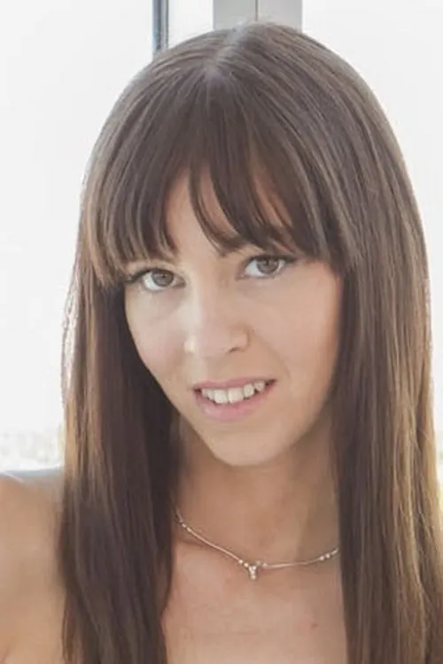 Hannah Hartman interpretando a 