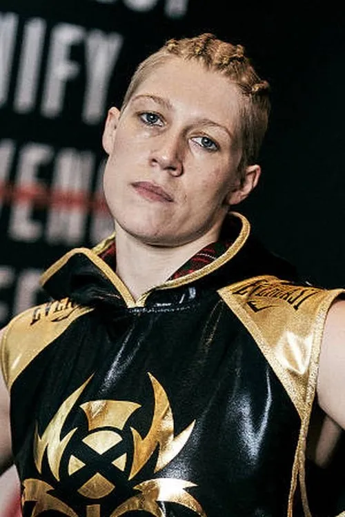 Hannah Rankin interpretando a Self