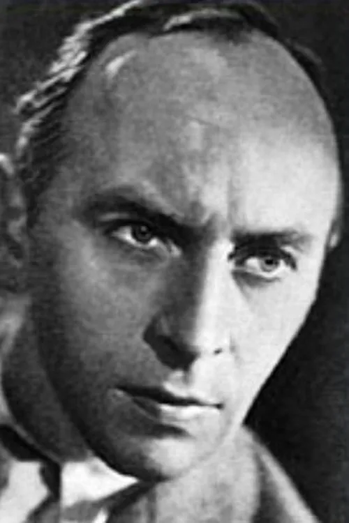 Hanns Groth interpretando a Lutz Frank