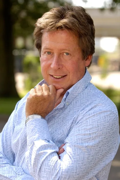 Hans Kazàn interpretando a Self