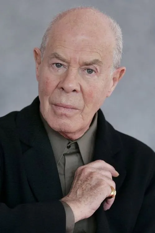 Hans van Manen interpretando a The Husband / A thug / A bandit