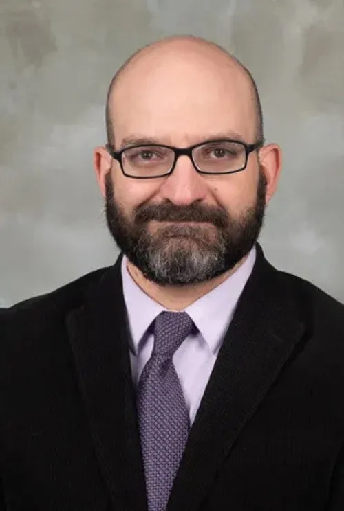 Hans Wittrock interpretando a Chris