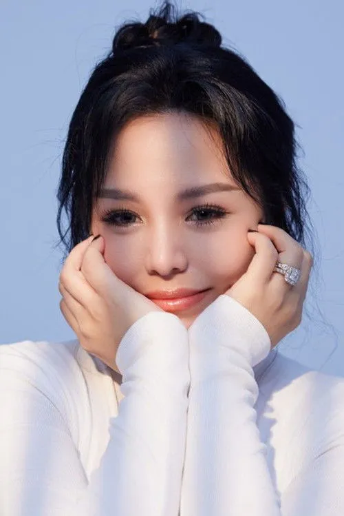 Happee Sy interpretando a Ann