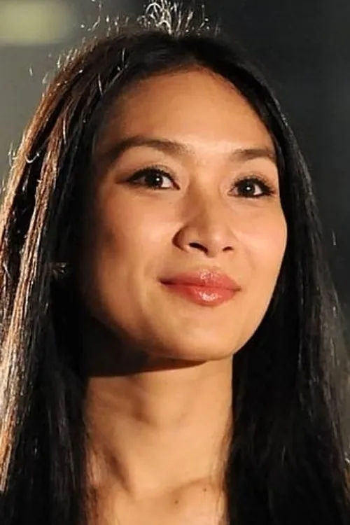 Happy Salma interpretando a Nana