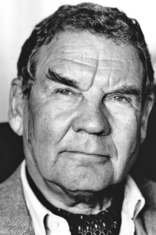 Harald Dietl interpretando a Major von Doo