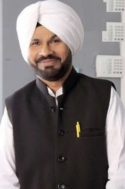 Gugu Gill ha trabajado con Harby Sangha en 3 ocasiones