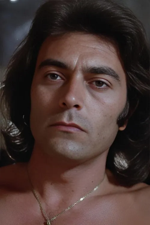Haris Tryfonas interpretando a Barbarosa