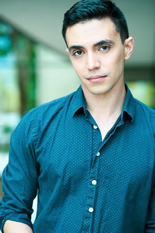 Harold Fisch interpretando a John Olmos