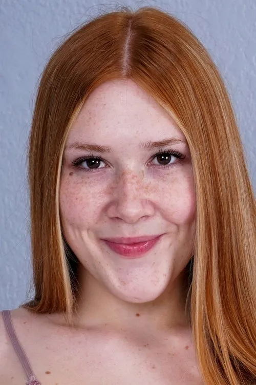 Harper Red interpretando a (archive footage)