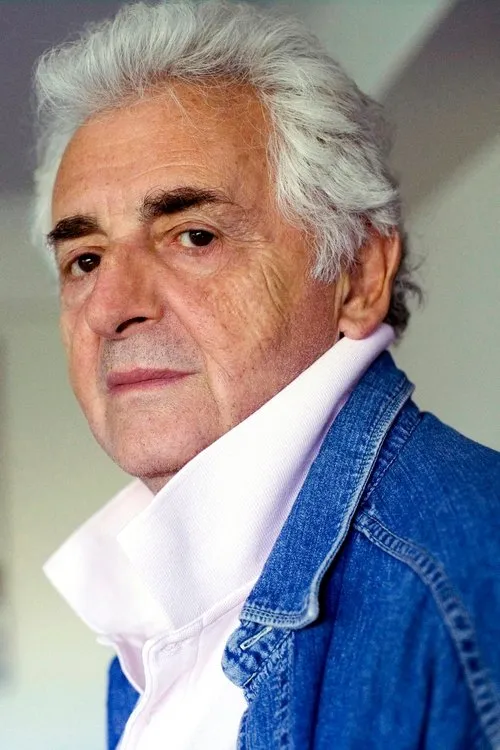 Harry Benson interpretando a Self