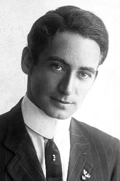 Harry Bowen interpretando a 