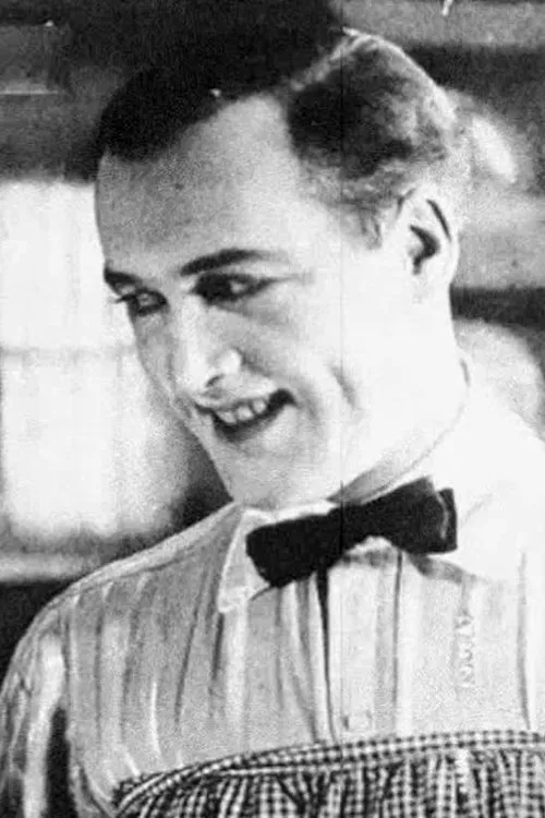 Harry Ham interpretando a 