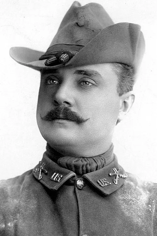 Harry Keenan interpretando a John Standing