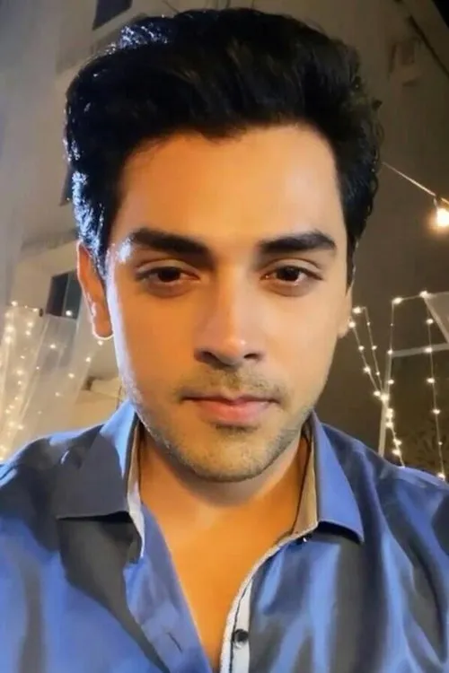 Harsh Nagar — personaje: Ayushmann Bhargav